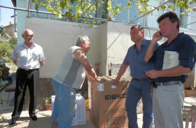 Павликени дари на Килифарево електроуреди за 2000 лева