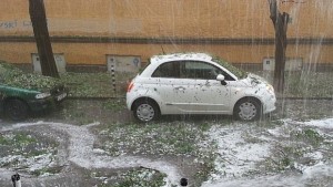 Един загинал десетки ранени и много щети след бурята в