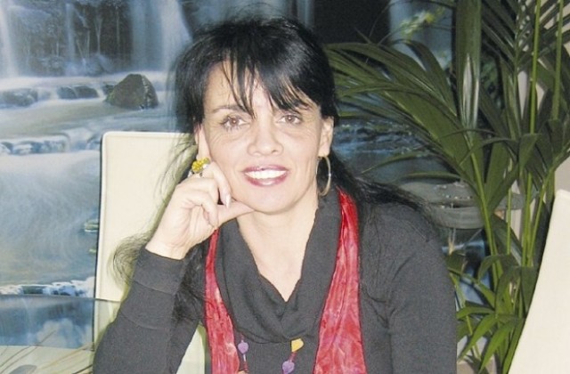 Таня Мезева с първа самостоятелна стихосбирка в Г. Оряховица