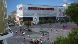 Шахти спасяват новата настилка в центъра от повреда при дъжд