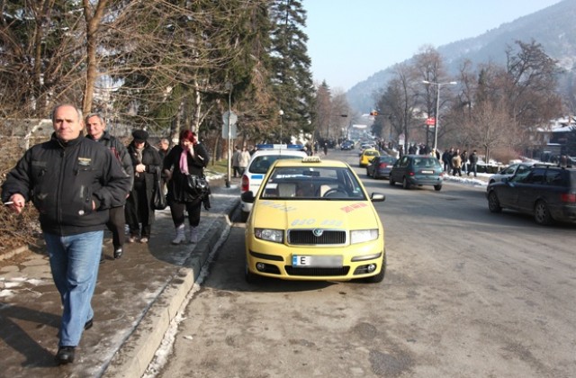 Удължиха с 5 години възрастта на такситата