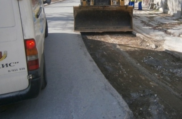 Започват възстановителни дейности по ул. Ал. Константинов