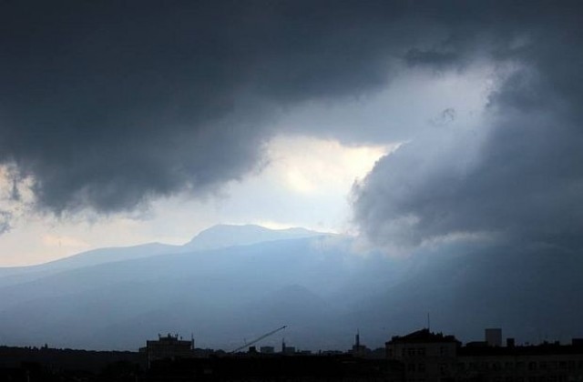 До обед слънце, следобед дъжд и гръмотевици