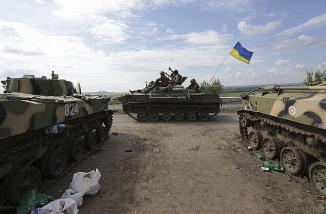 Трима убити в Донецк и Славянск, ЕС разшири списъка със санкции заради Украйна
