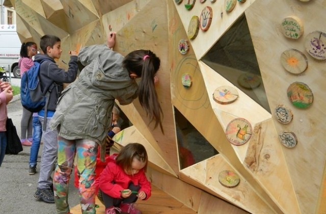 Детски работилнички край Павилиона на щастието на 11 и 12 юли