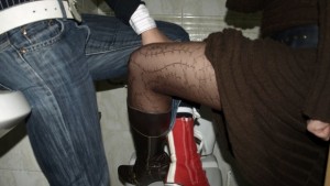 Майка склонила дъщеря си към проституция наказаха я с 600