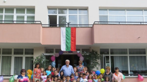 Кметът подари камера на ремонтирана детска градина