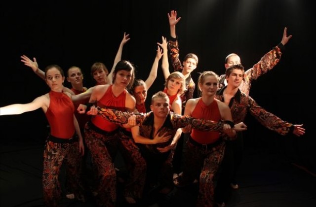 Белгийската танцова група ИКАР представя творчеството си в Габрово