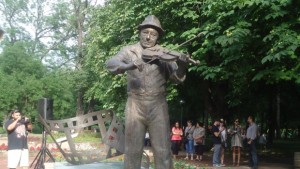 Откриха паметника на Тодор Колев в Шумен