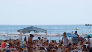 Черно море полска цаца и румънски туристи