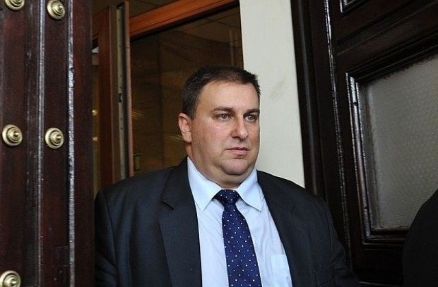 Емил Радев: Българските институции са в агония
