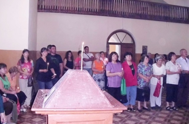 ГЕРБ-Ловеч дари нови средства за църквата „Св. Марина в Баховица