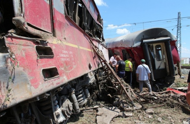 Колегите на машинистите от катастрофиралия влак: Те са невинни