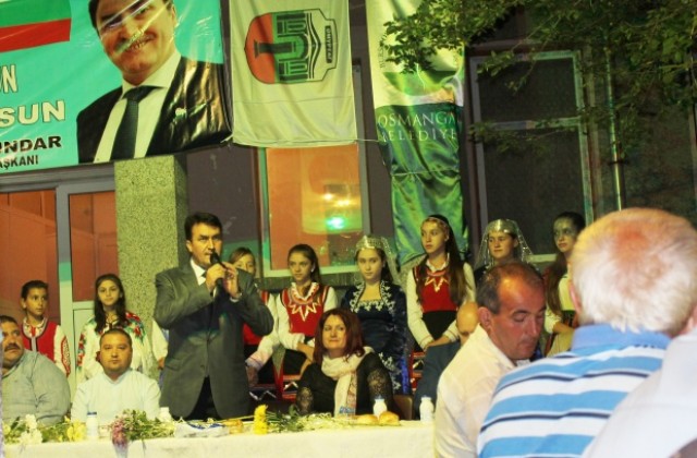 Повече от 600 мюсюлмани се събраха на празнична вечеря в Горна Хубавка