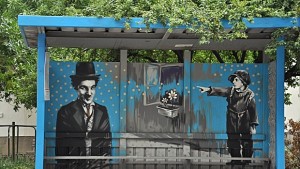 Чарли Чаплин и Малкият принц изгряха на спирки във Враца