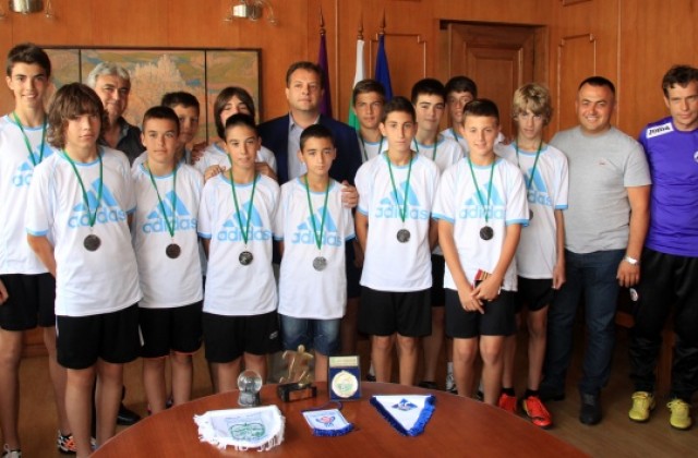 Кметът прие детския тим на Етър ВТ, представил В. Търново на турнир в Берлин