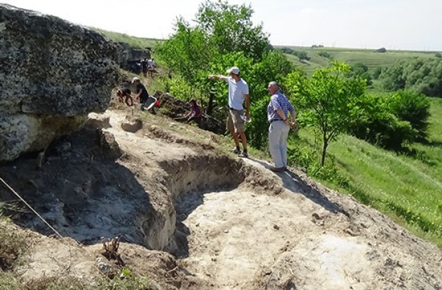 Продължават разкопките край село Красен