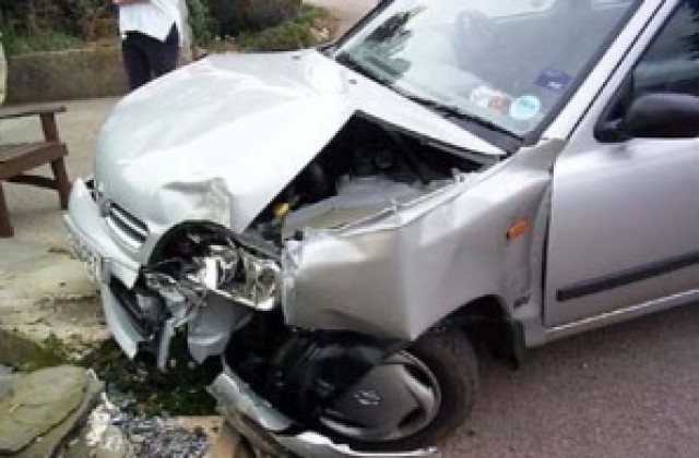 Сериозно почерпен мъж  удари колата си в Г. Оряховица