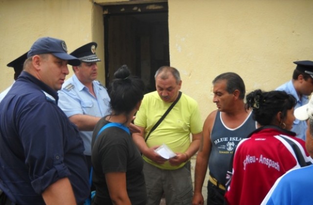 Осуетиха протест в Максуда, събарянето започна