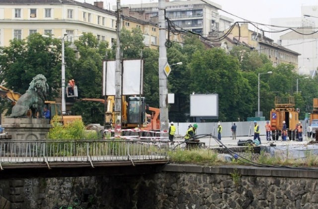Реставрират лъвовете на Лъвов мост