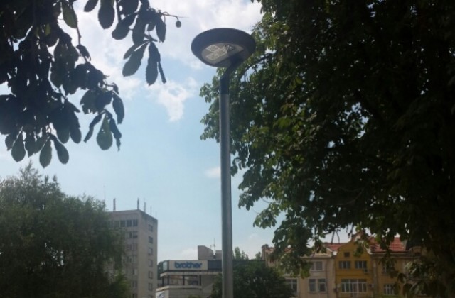 Започна монтажът на новото LED осветление в центъра на Плевен