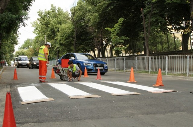 Положиха маркировка на ремонтирания булевард  Генерал Столетов
