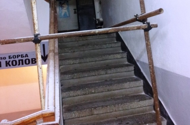 Община Севлиево извършва ремонтни дейности в зала „Дан Колов”