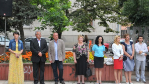 Венци и цветя за Васил Левски