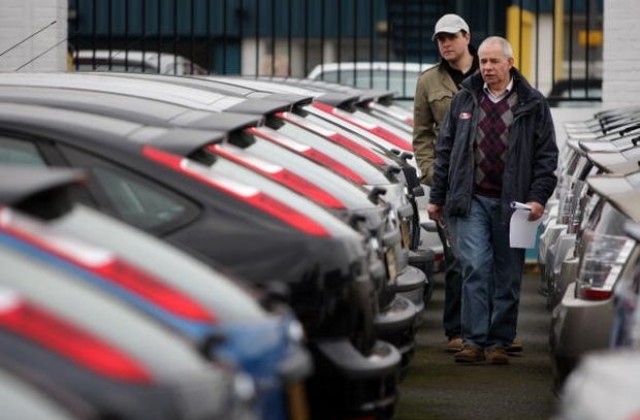 Загуби за стотици хиляди за търговците на коли след градушката в София