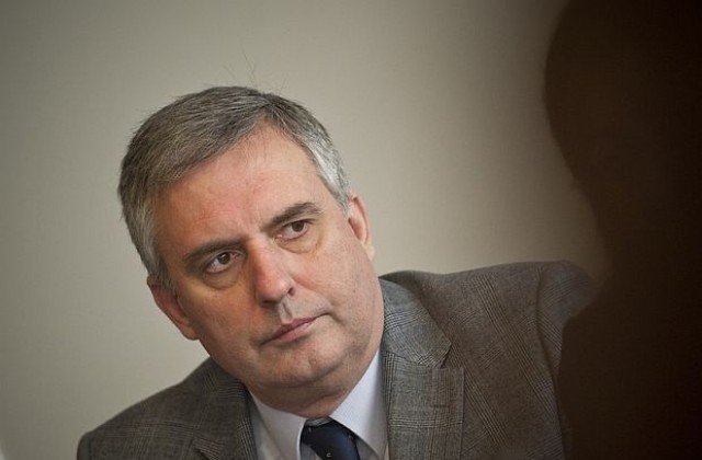 Ивайло Калфин:  Няма нужда от екзотични планове за КТБ, има си процедура