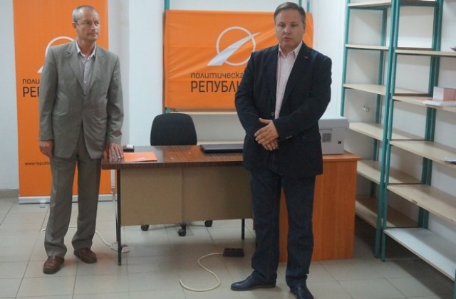 „Република БГ“ откри офис в Бургас. Генерал от запаса е кандидат за водач на листата