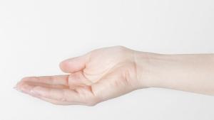 Учени разработват човешка ръка с два допълнителни роботизирани пръста