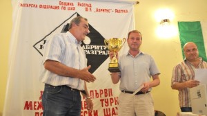 Осемгодишен шахматист с приз от турнира Абритус купата вдигна за