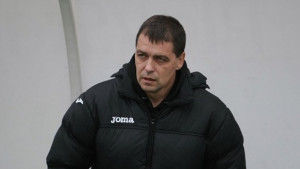 Хубчев Трябва да свикнем да играем с отбори като Черно