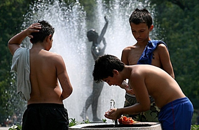 Температурите скачат до 34 градуса