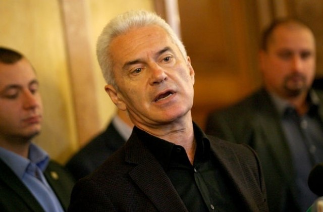 Волен Сидеров се изправя пред съда заради инцидента на Летище Варна