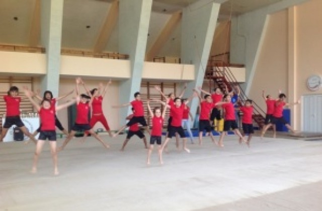 Деца от социалните домове проведоха занимания по спортна гимнастика