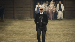 Правят кукла Барби с визията на Лагерфелд