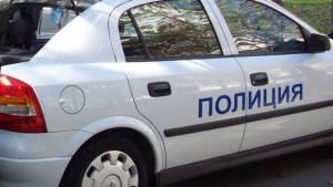 Неизвестен драсна клечката на автомобил в Габрово