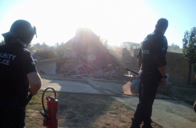 33 са вече съборените незаконни ромски постройки