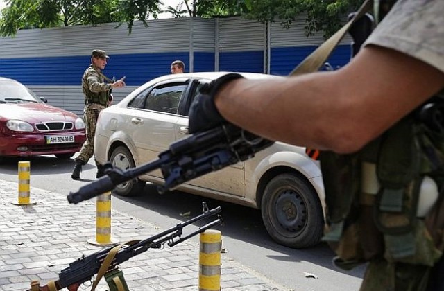 Украинската армия превзе три града в Донецка област, пленени са сепаратисти