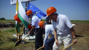 Направиха първа копка на пътя към сметището в Стожер