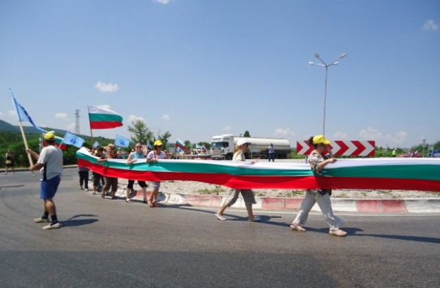 Работниците от АМ Черно море отново с блокада на пътища, събраха стотинки за бюджета на АПИ