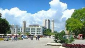 Глобиха 25годишен опипал момче и момиче на входа на Морската