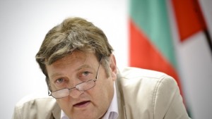 Министър Данов си писа тройка