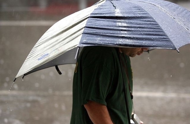 Жълт код в страната, отново валежи и бури