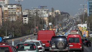 Катастрофа затруднява движението по Цариградско шосе