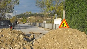 Пътят към Илинденци пропада