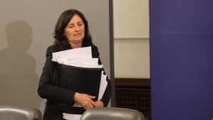 Бобева Следващият кабинет да решава понататъшните стъпки за 7 блок