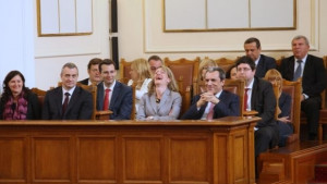Парламентът прие оставката на кабинета Орешарски